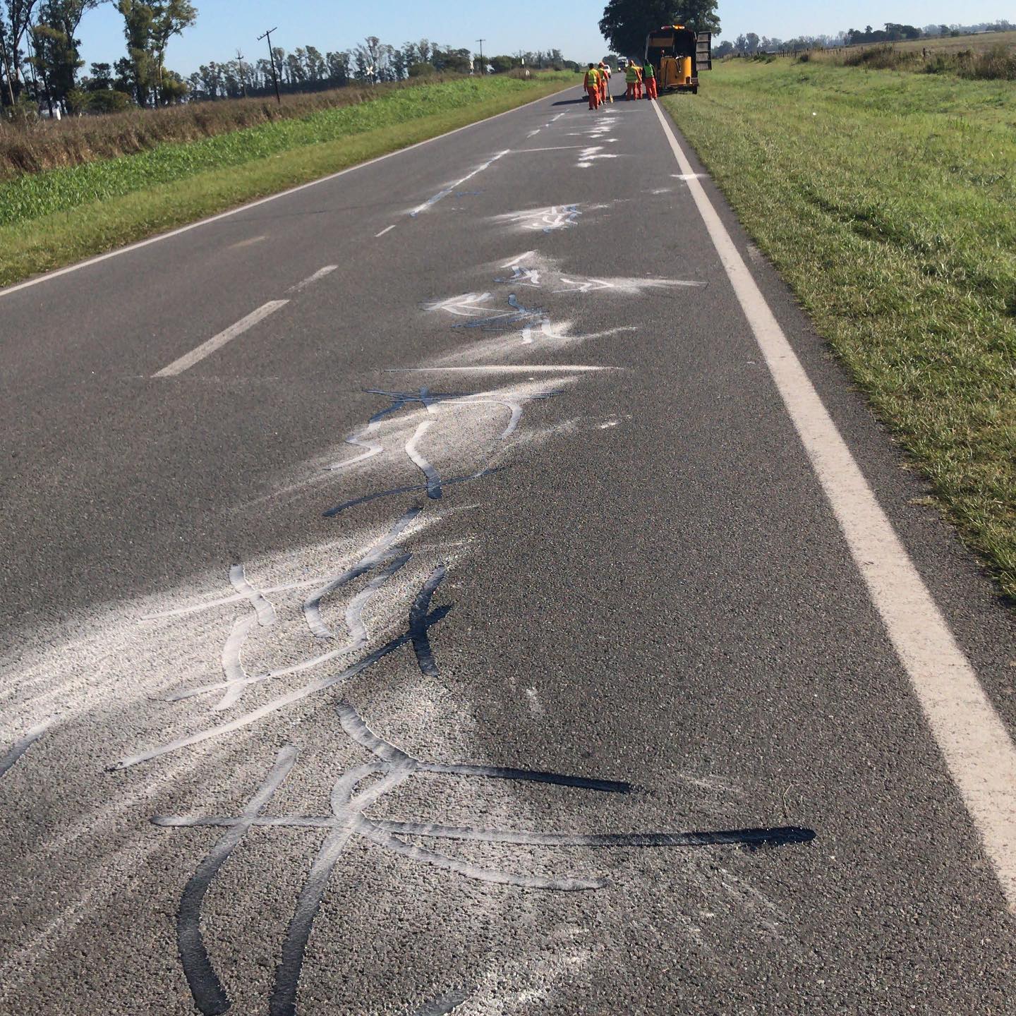 Costura transversal de losas de hormigón en ruta nacional Argentina